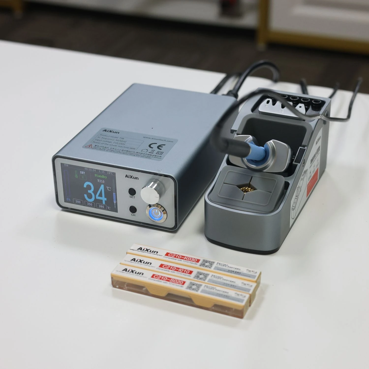 

Aixun T3B T210 T115 Automatic Soldering Station with 1 Soldering Iron Tip for Phone Repaired
