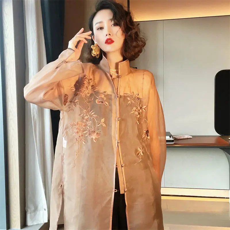 Lente Zomer Nieuwe Chinese Stijl Retro Vrouwen Geborduurde Blouses Effen Kleur Split Losse Stand Kraag Lange Mouw Knoop Shirts