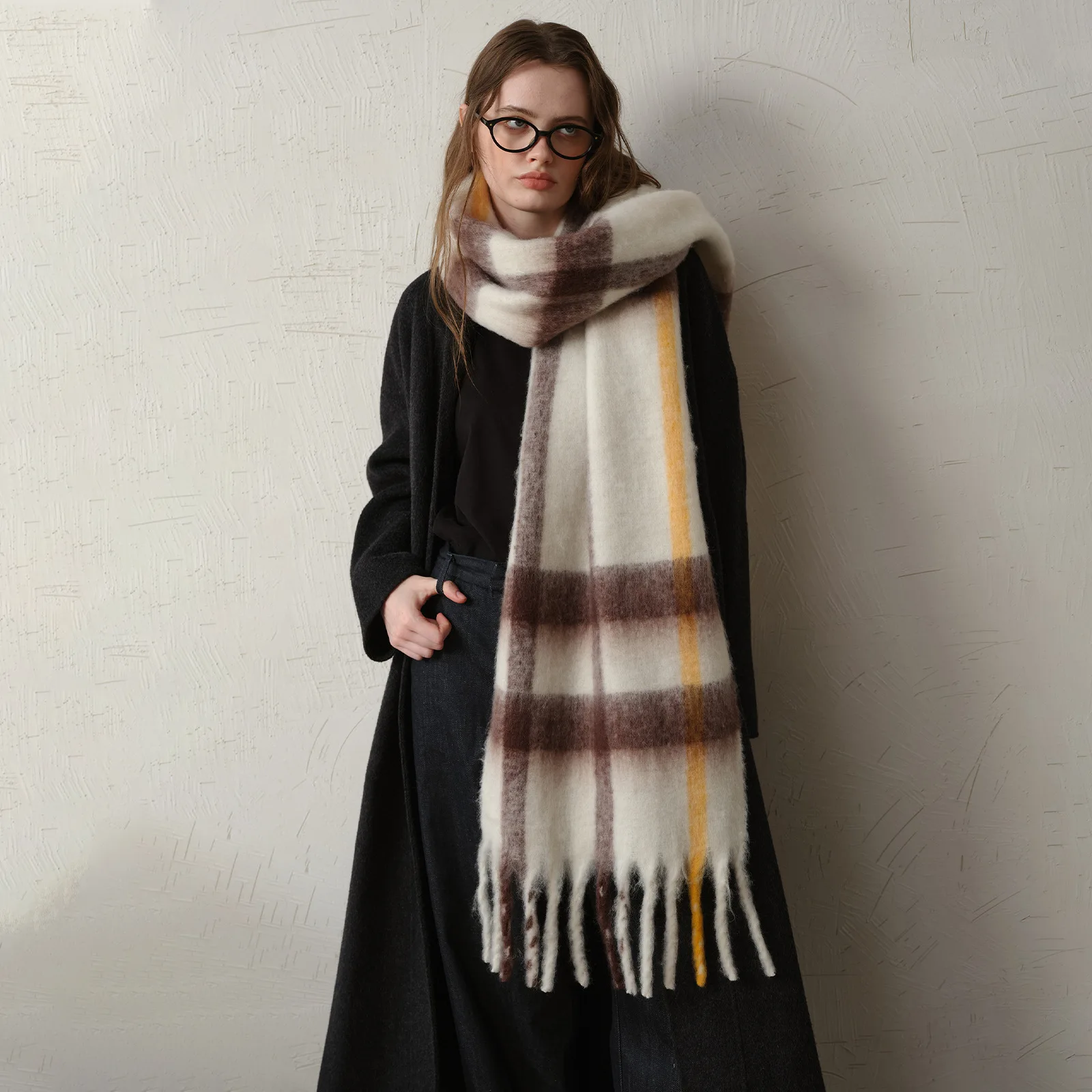 

Зимний новый высококачественный женский шарф с кисточками в полоску из искусственного кашемира 2025 года с утолщенной морозостойкой шалью в качестве внешнего слоя