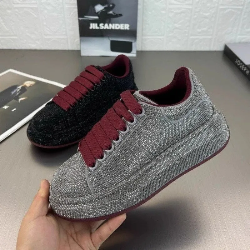 

Брендовые женские повседневные кроссовки на платформе со стразами, белые серебряные туфли на толстой подошве для женщин, кроссовки с блестящими кристаллами, трендовая обувь