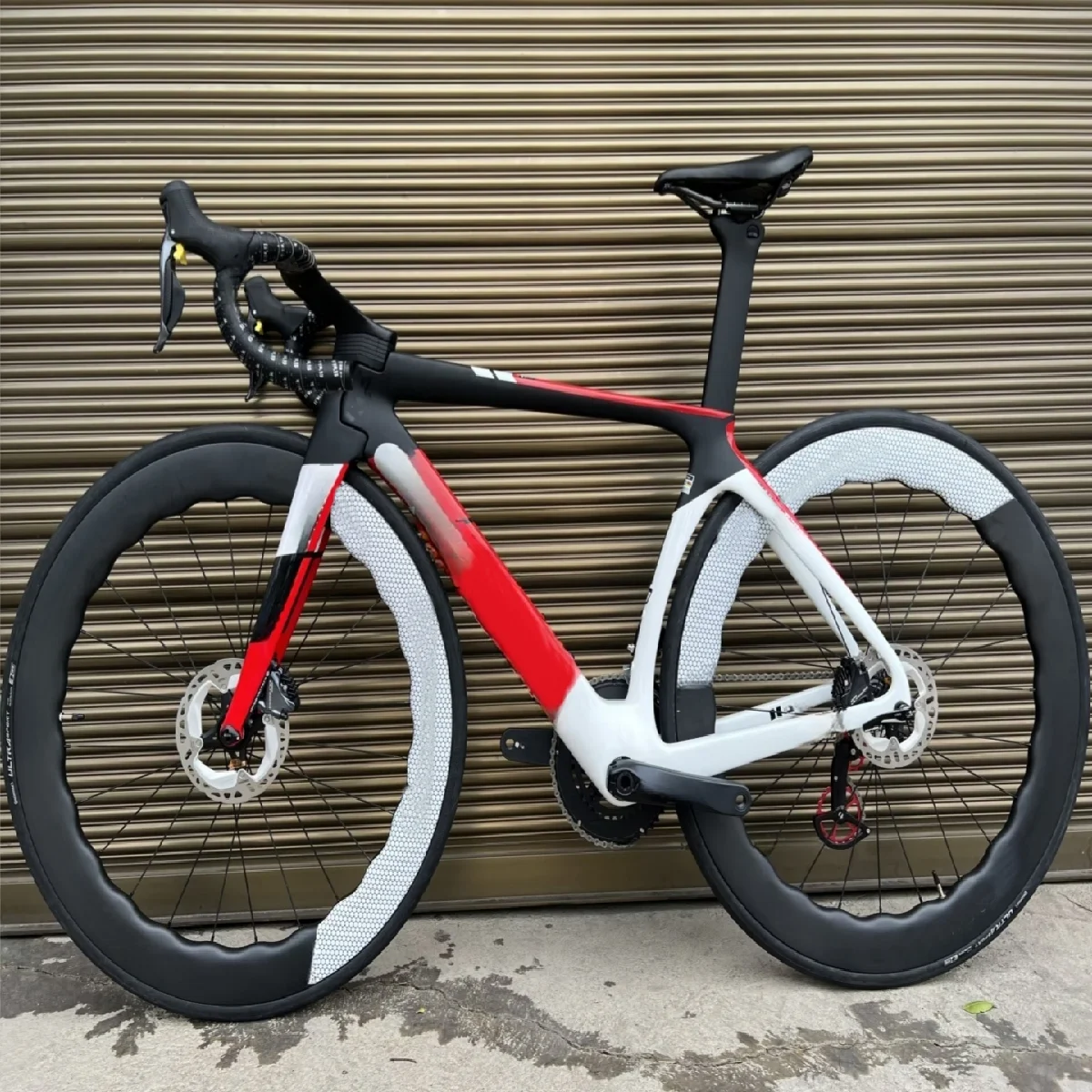 T1000 Sunweb Carbon Road Полный велосипед Гоночный велосипед с карбоновой колесной парой 105 R7020 R8020 Groupset 40 цветов T1000 Sunweb Carbon Road Полный велосипед Гоночный велосипед с карбоновой колесной парой 105 R7020 R8020 Groupset 40 цветов