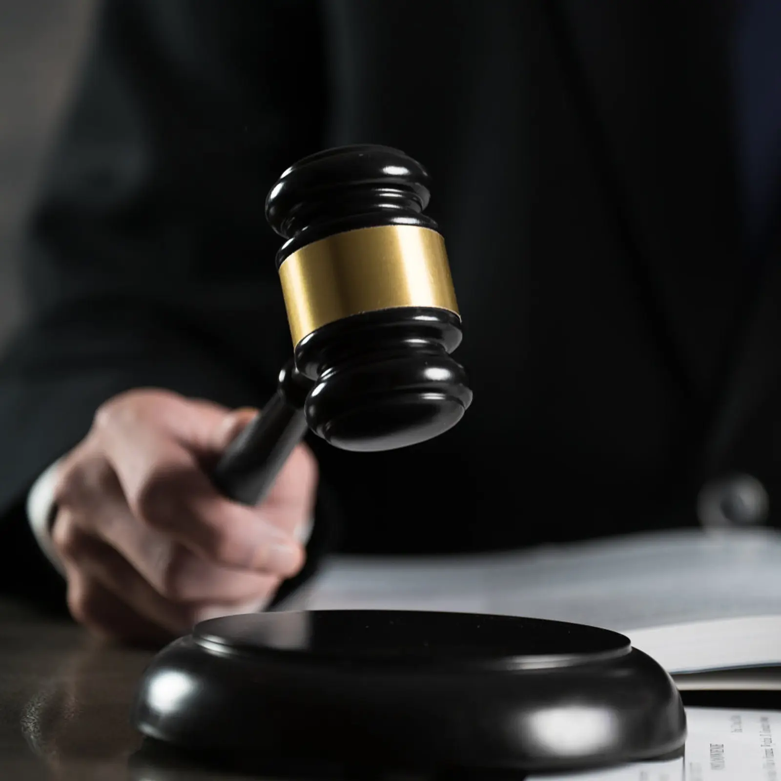 1-ensemble-de-marteau-de-juge-professionnel-en-bois-massif-son-clair-et-fort-ideal-pour-les-ventes-aux-encheres-et-les-reunions-judiciaires