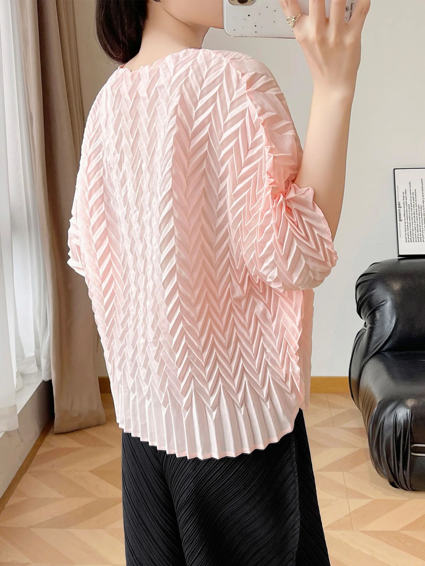 Casual V-Neck Open Cardigan T-Shirt Color Loose Fit Five-Quarter Sleeve Pleated Slimming Top for Women Summer Polyester Fiber
