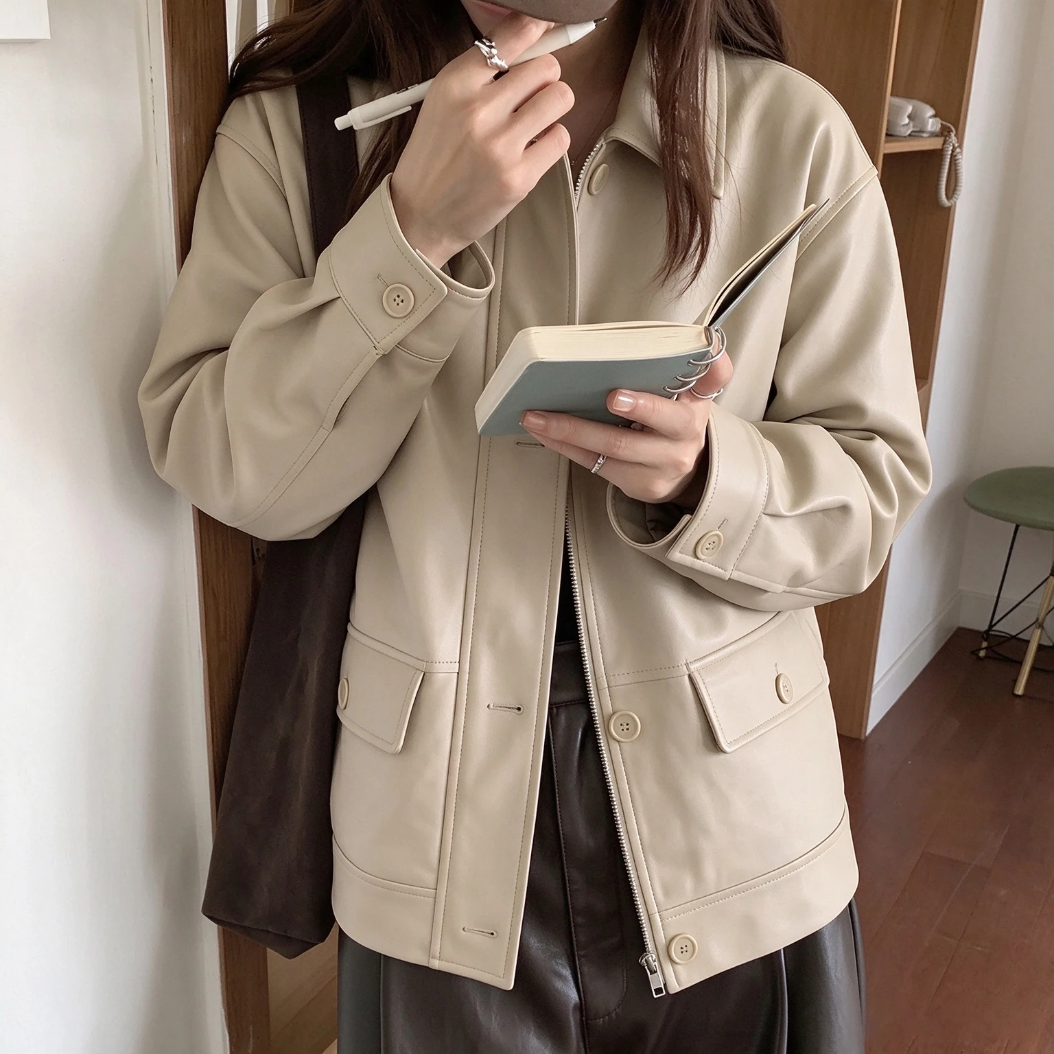 Casual Style PU Leather Jacket Women's Spring Autumn New Loose Fit Zipper Pocket Slimming Collar Coat Fashionable Outerwear
