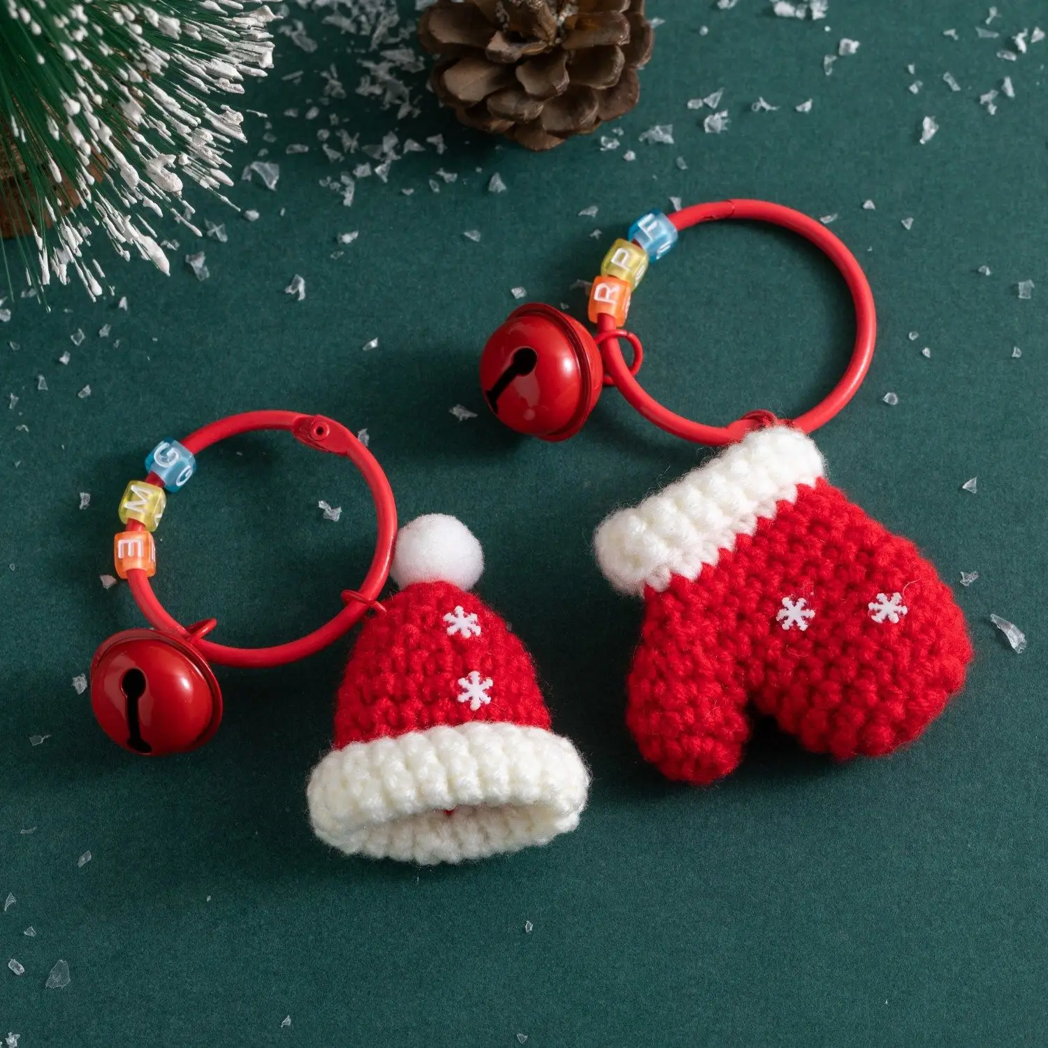 

Handmade Christmas Keychain，Festive Keys，Bag & Tree Ornament，Heartwarming Mini Gift