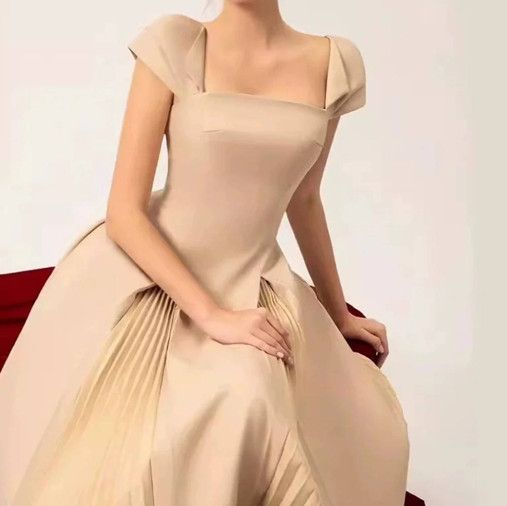 Neu eingetroffenes Nischendesign-Kleid mit großem, quadratischem Ausschnitt und großem Swing-Rock, eleganter und vielseitiger Rock-GZXX1161