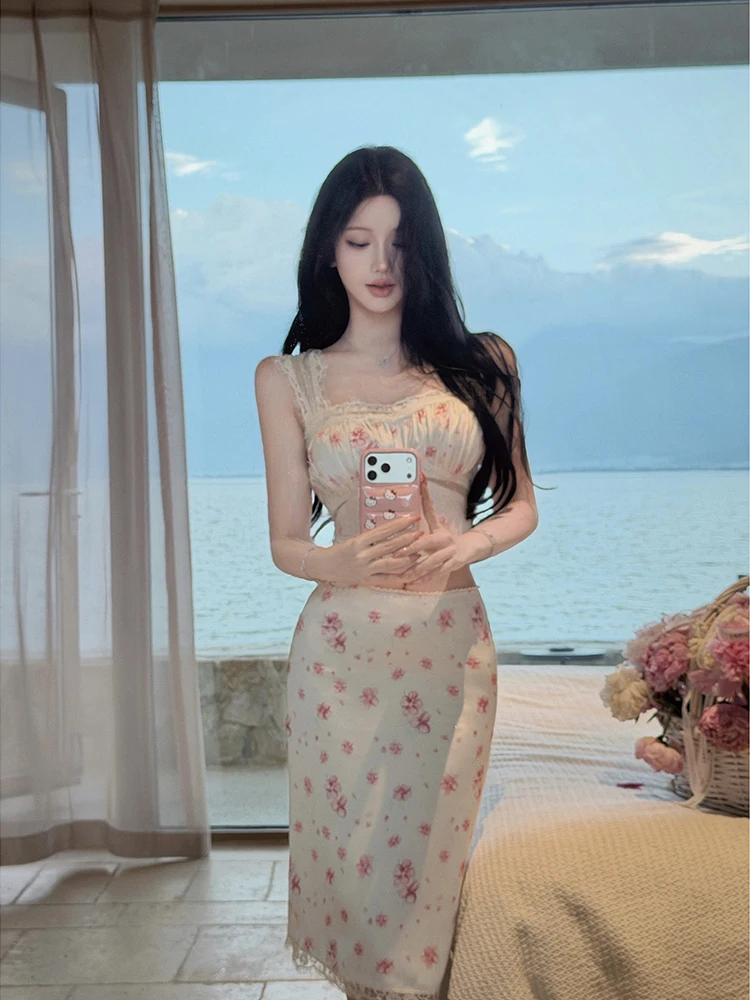 

Summer 2026 New Lace Splicing Strap Top Half Skirt Set Pure Desirable Hot Girl Vacation Style Two Piece Set Women