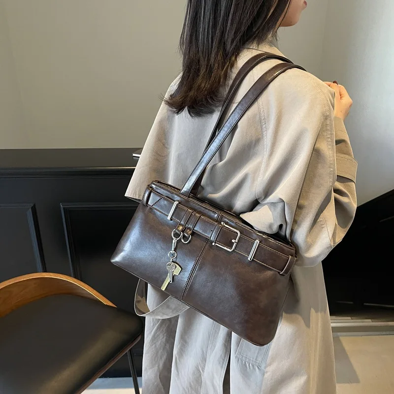 

Сплошной цвет, сумки на плечо большой емкости на молнии из искусственной кожи, новые простые сумки с пряжкой, легкие роскошные темпераментные женские сумки