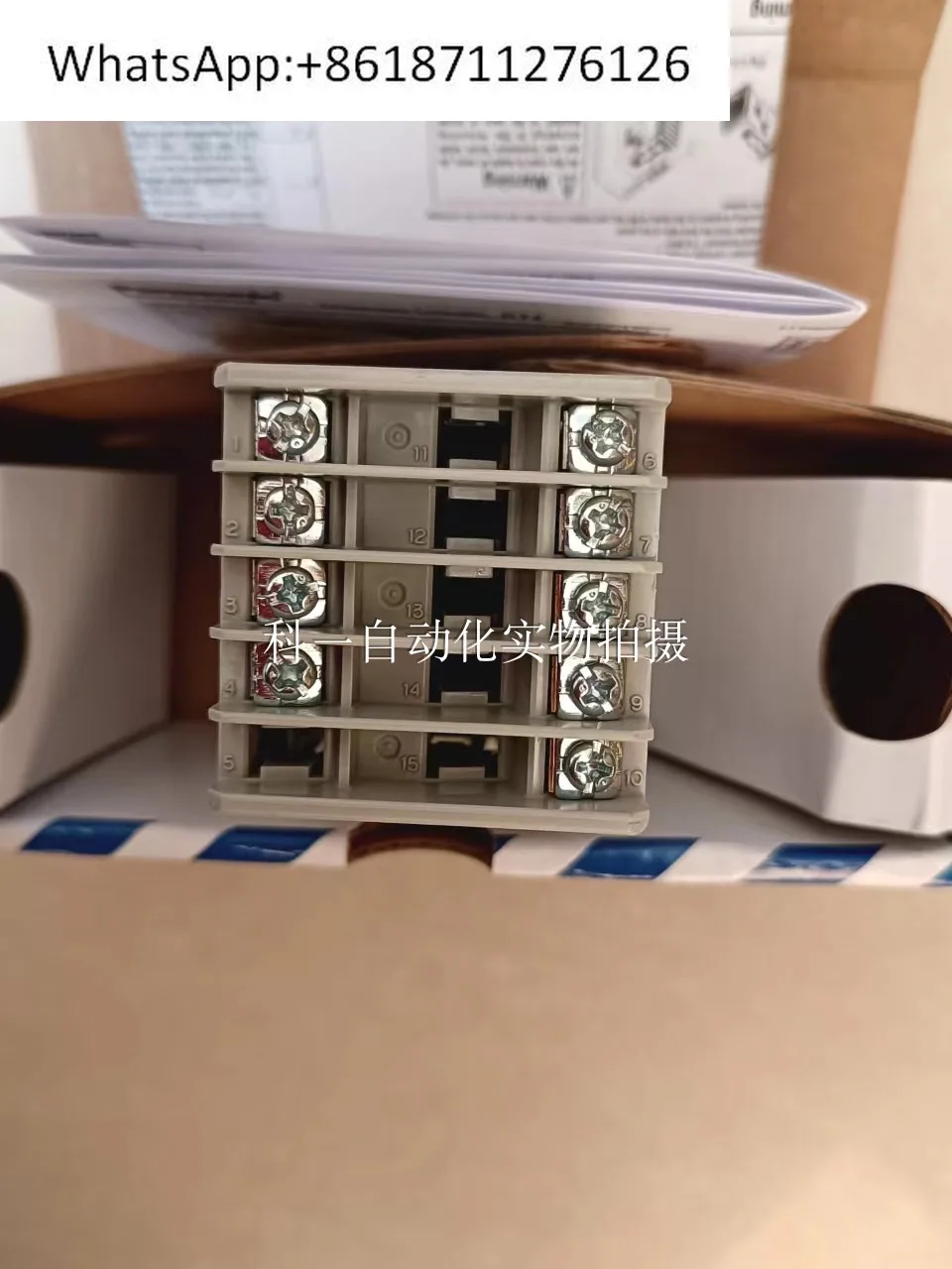 

KT4 Temperature Controller AKT4111100 AKT4112100 AKT4111200 AKT41112001
