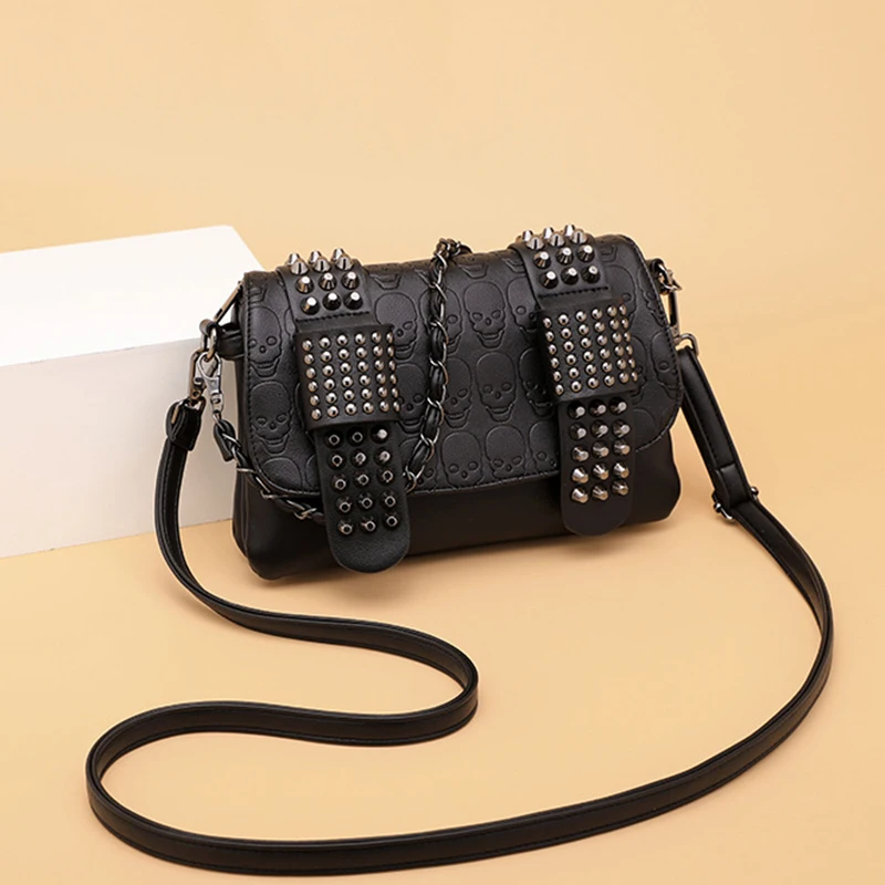 Fashion Women Black PU Leather Messenger Bags Vintage Crossbody Bags Punk Skull Rivets Underarm Shoulder Bags sac a main bolsa