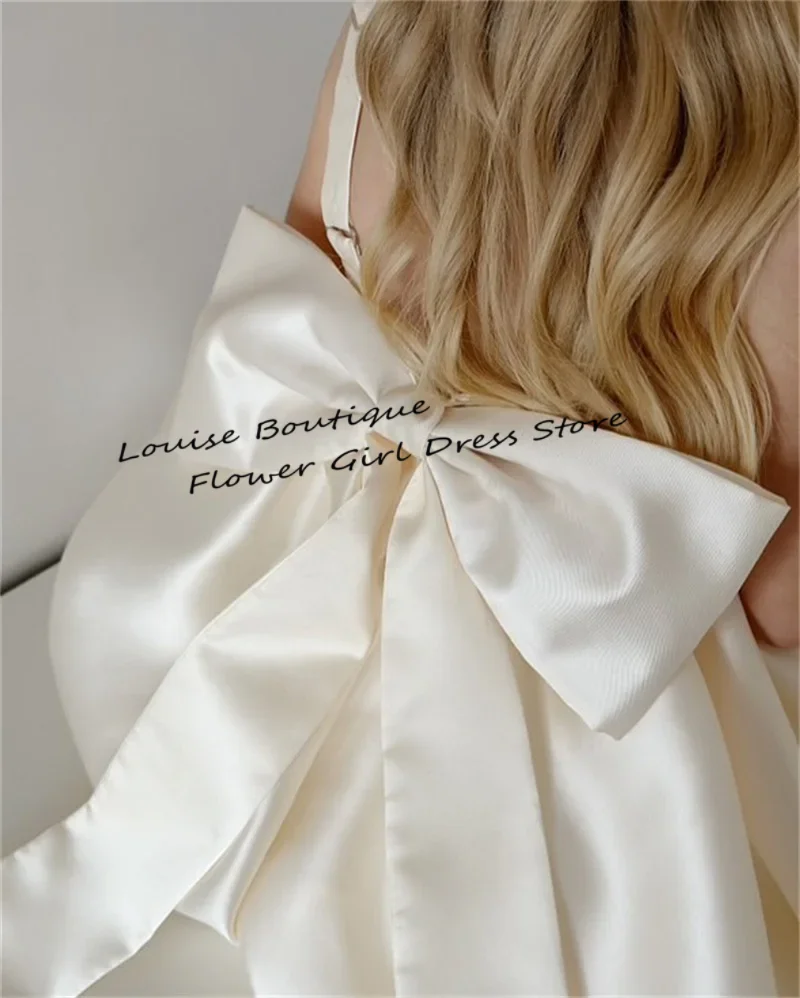 Booma ألف خط زهرة فتاة فساتين القوس الساتان بنات فساتين حفلات الزفاف السباغيتي حزام بلا أكمام فساتين مخصصة