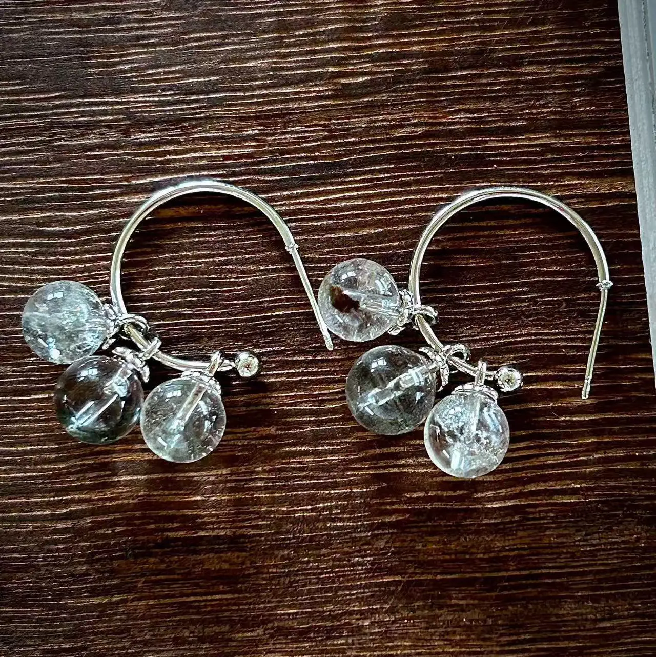 Medieval vintage natural green ghost crystal earrings, simple and versatile temperament, daily commuting white earrings