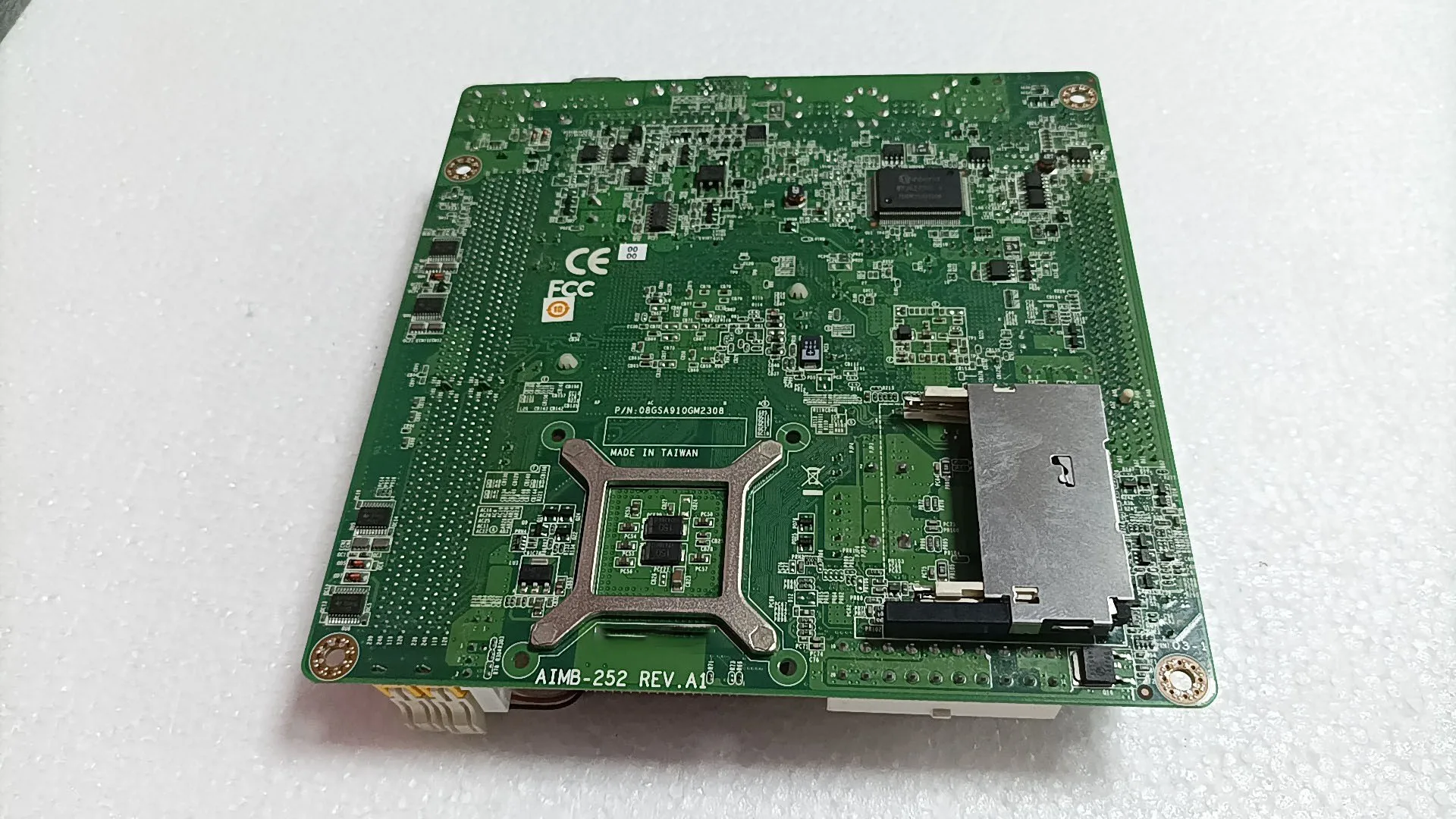 AIMB-252G2-00A1E Placa base industrial Mini-ITX Puertos de red duales Precio de placa única AIMB-252 AIMB-252G2