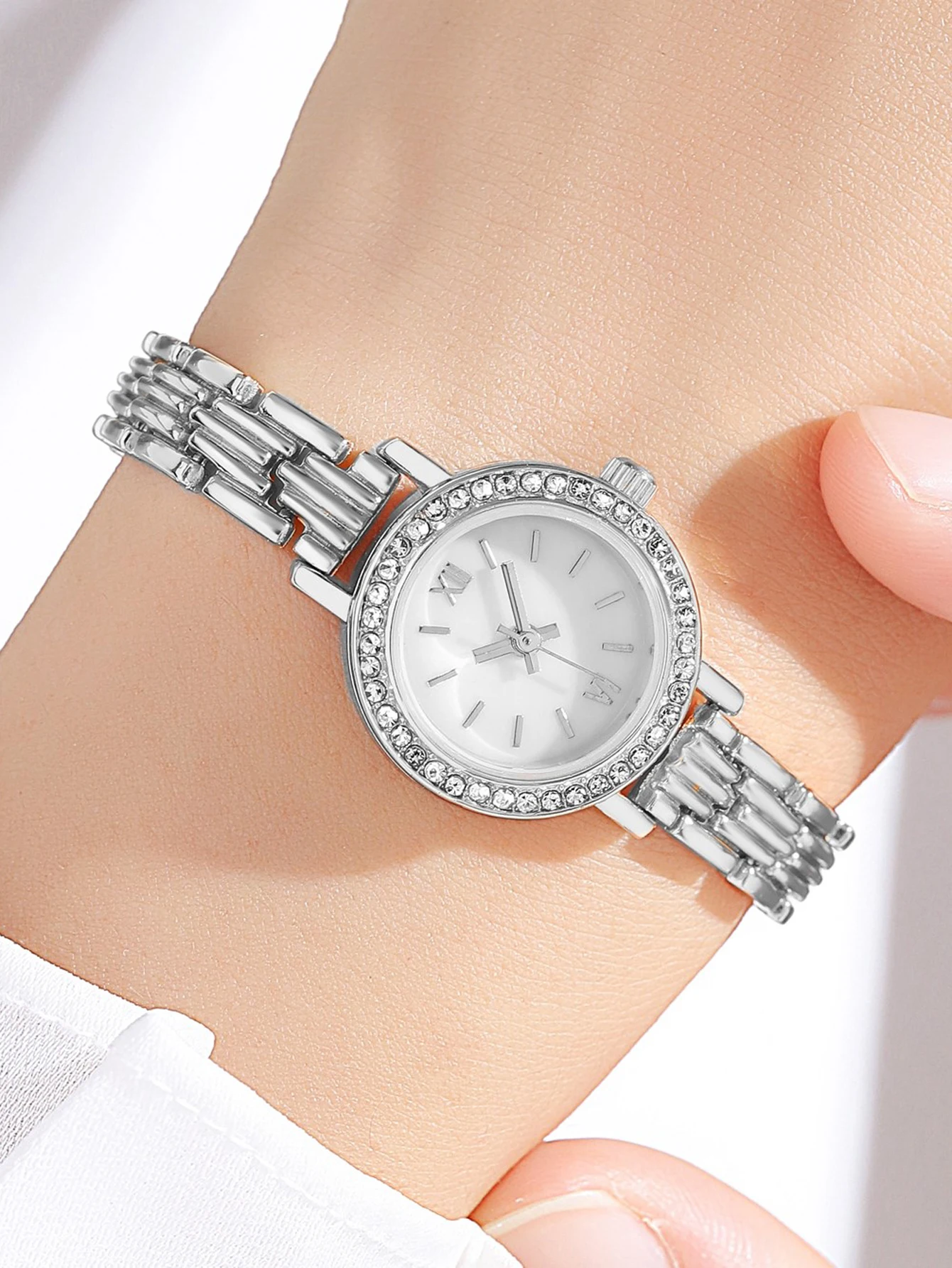 1PC Women\'s Watch Casual Alloy Steel Strip Quartz Watch