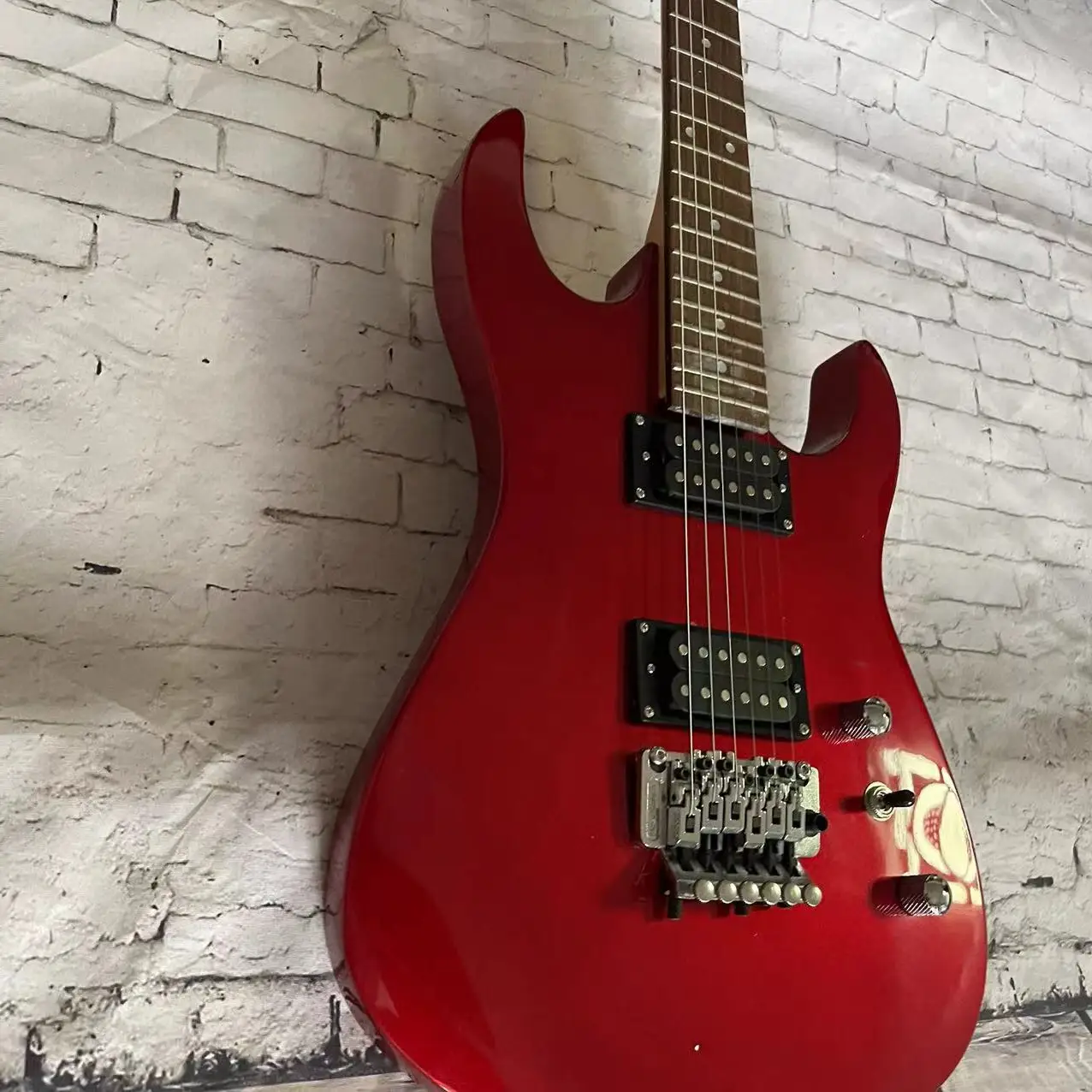 Spot 6-chord B-C electric guitar, metal red body, chrome plated accessories, factory real photos, can be shipped upon order