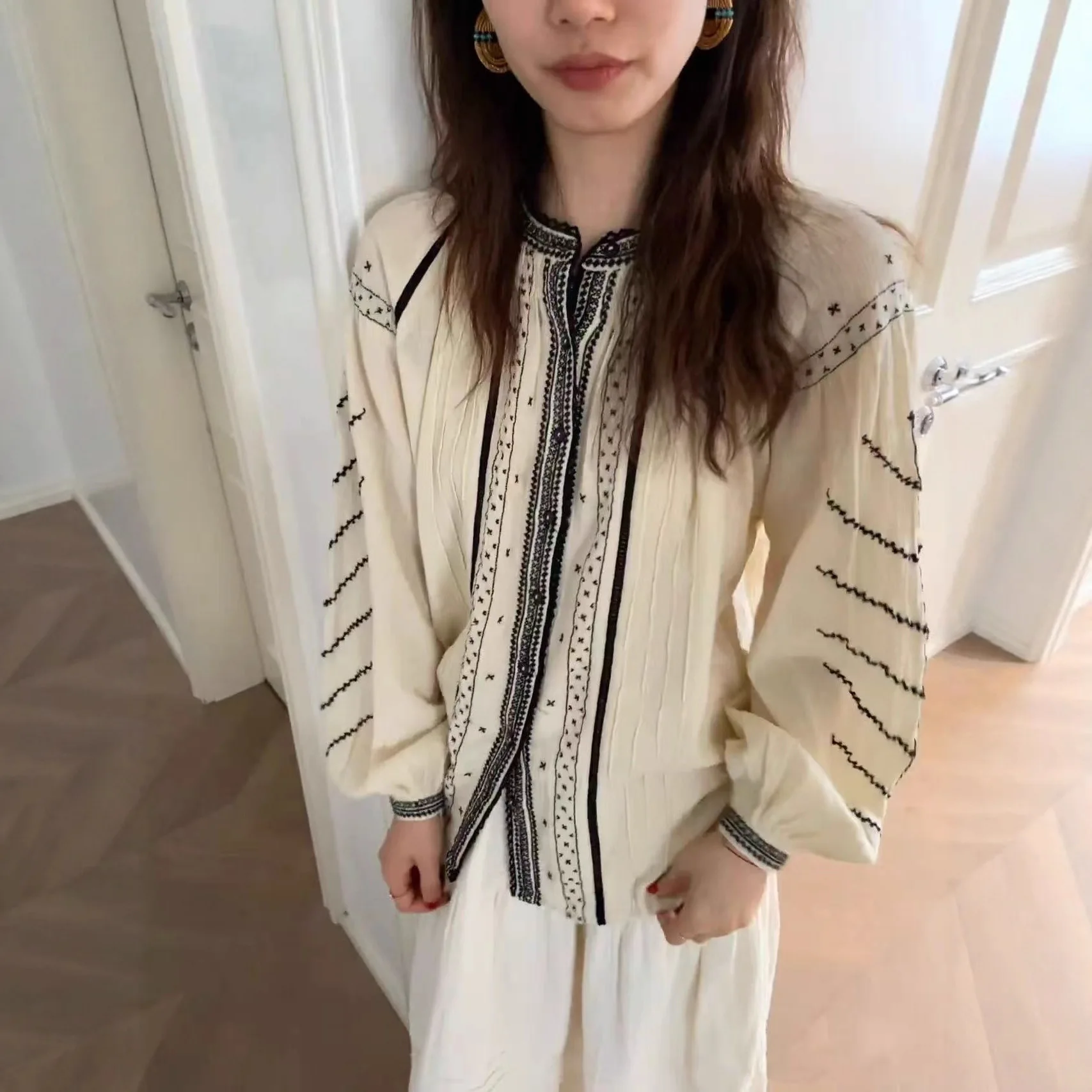 

Long Sve n Sle Embroidered Lace Patchwork Loose Women's irt Autumn Winter Faion Versatile Cotton Top