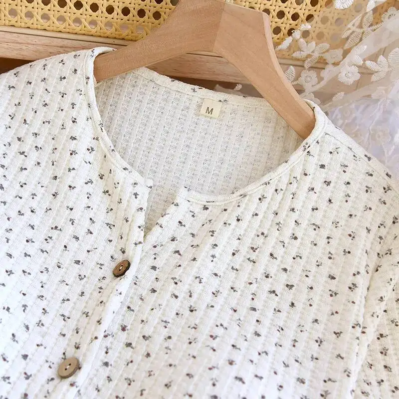 

Весенне-летняя домашняя одежда, милые и милые шорты с цветочным принтом, без бюстгальтера с v-образным вырезом и нагрудником, шорты с короткими рукавами, тонкий пижамный комплект