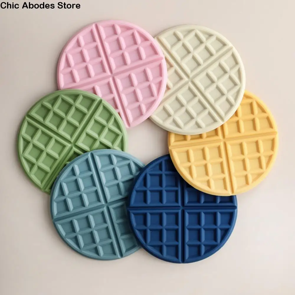 แผ่นฉนวนกันความร้อนซิลิโคนวาฟเฟิล Coasters Anti-scalding ลื่นแก้วเครื่องดื่มทนทานรอบ Desktop Pads Home