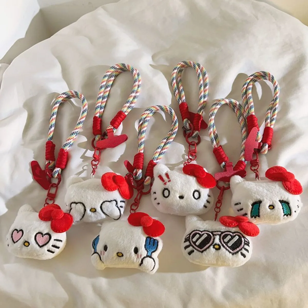 Hello Kitty pluche sleutelhanger 2025, nieuwe rode strik, leuke gezichtsuitdrukkingen, serie KT kat hanger, mobiele telefoon lanyard tasaccessoires