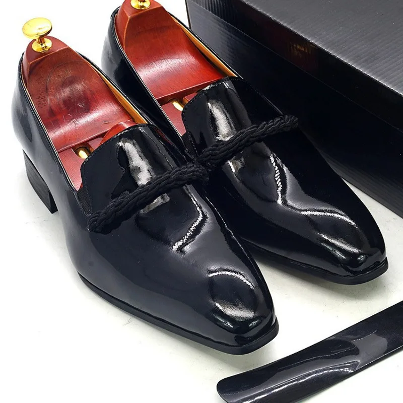 New Fashion Men's Hooded Formal British Men's Casual Shoes Black Patent Leathers Suede Loafers Men's Pointed Party Wedding Shoes