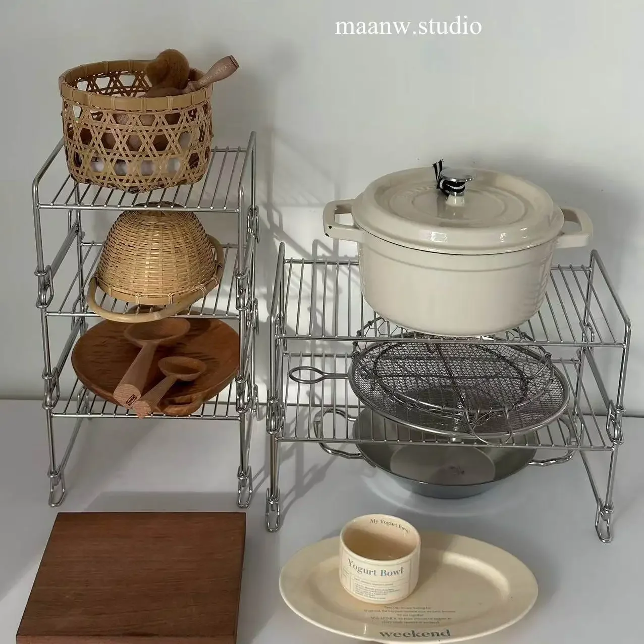 Stainless steel rack can be stacked with dishes, cups and pots, layered sorting, books and sundries storage rack