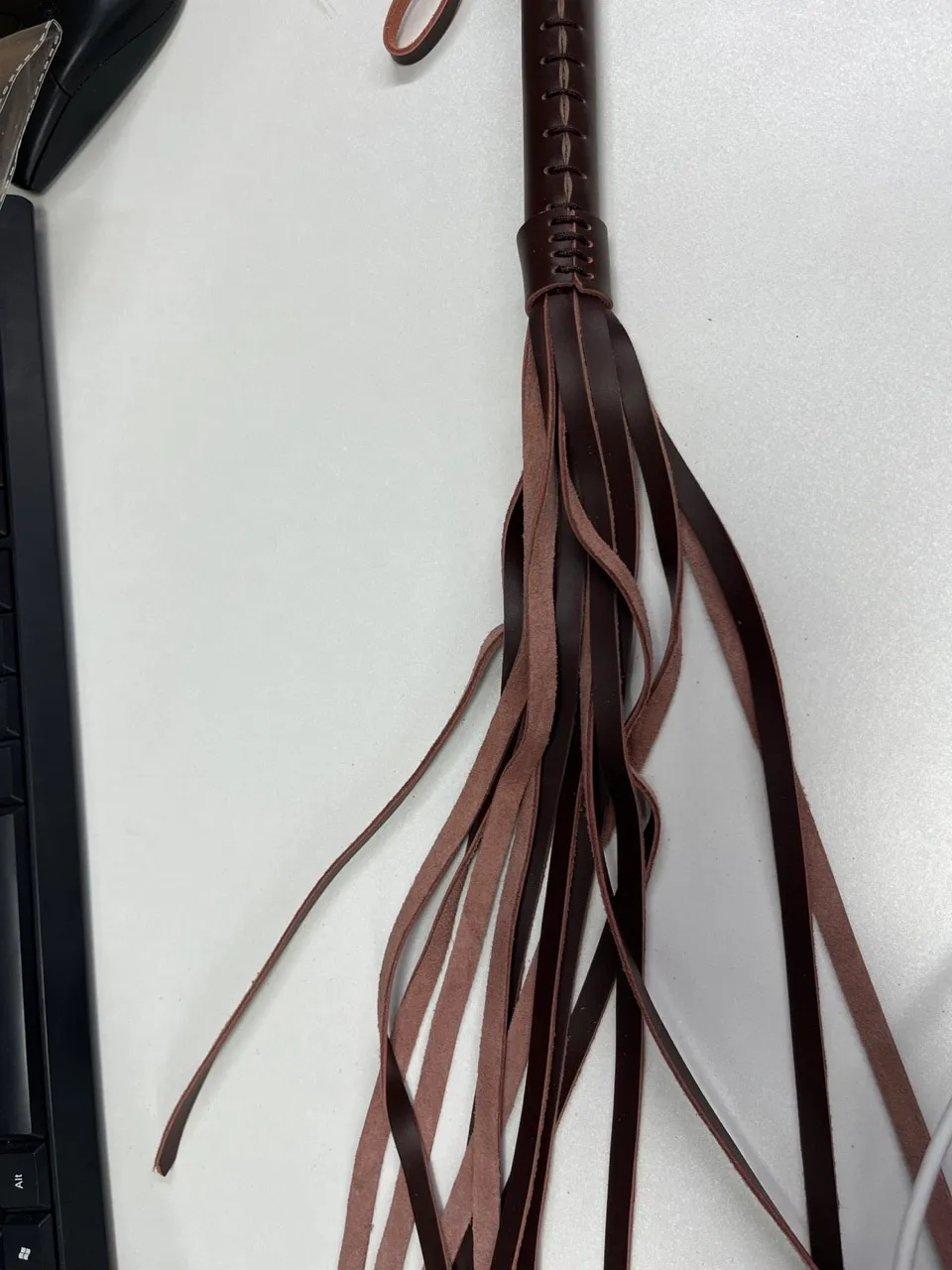 

Whip Cow hide Horse Riding Whip Handle with Wrist Strap Brown Genuine Leather Horse Whip 49CM Short Bull