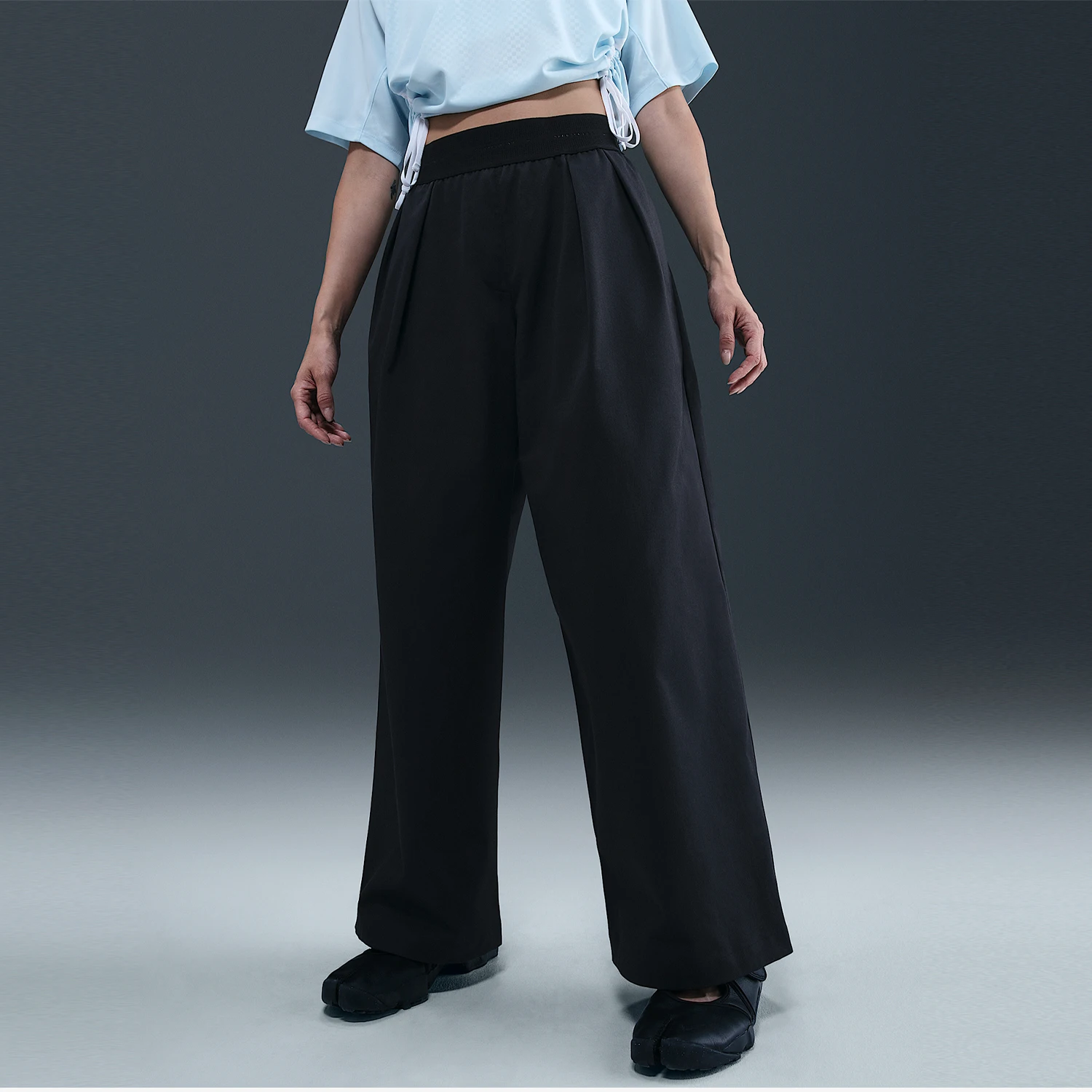 

Nike Authentic Sportswear Women's Loose Elastic Lightweight Pants HV2079-010