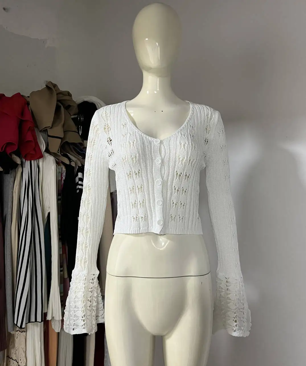 春ニットカーディガン女性固体 V ネック中空アウトショートニットトップファッションカジュアルルーズ通勤女性 Tシャツ