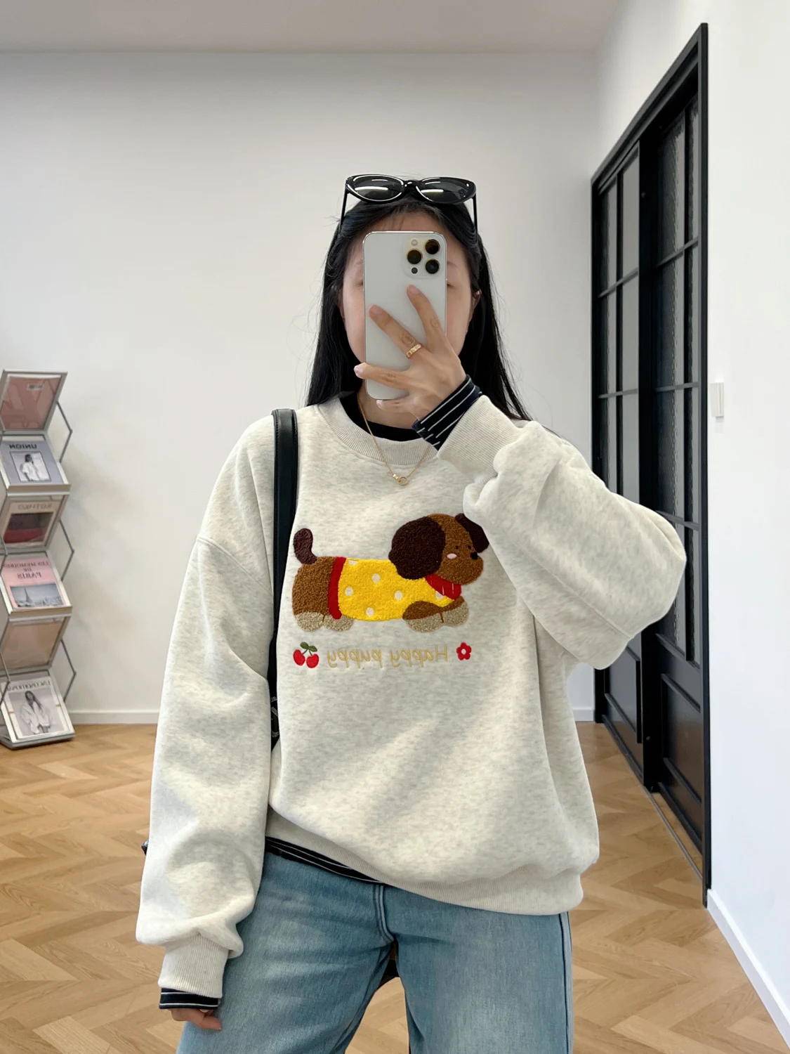 

Ladies Oversized Fleece Lined Embroidered Sweatshirt Autumn Winter round Neck Long Sleeve Korean Style Sausage Dog Towel Stitch