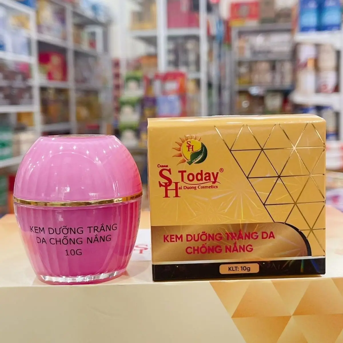 Vietnam Dark Spot Remover Cream 10g/bottle, Brightening Firming And Even Skin Tone kem nice Day duong trang da. tri nam.mun
