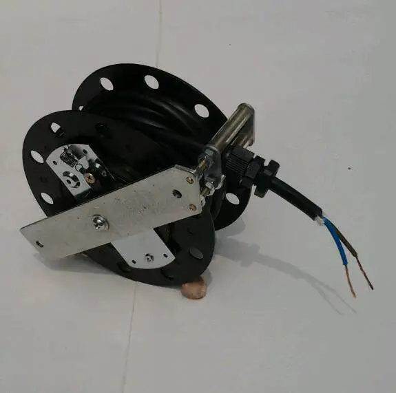6A 220V 3M Auto Retractable Cable Reel, Automatic Rewind Cord Reel Electric Drum, Retractable Power Cord Organizer