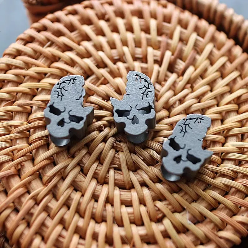 

1PC Titanium Skull Bracelet Pendant Rope Paracord Lanyard Pendant Bead Umbrella Rope DIY Pendant