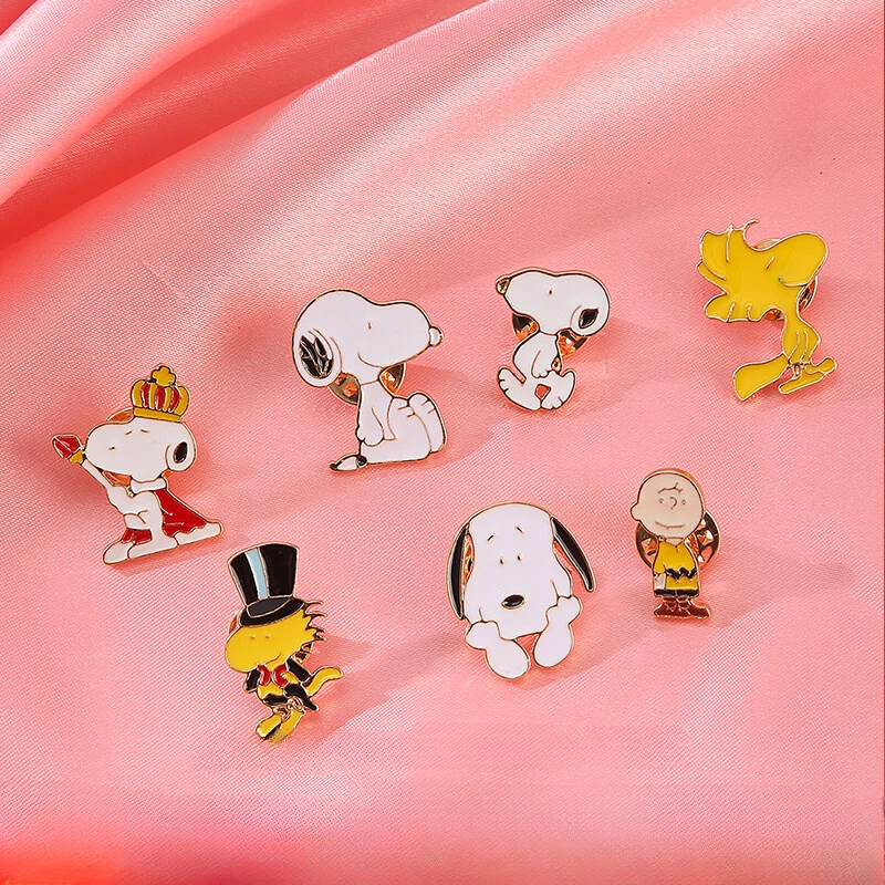 

Snoopy Woodstock Cartoon Brooch Anime Figure Cute Dog Metal Badge Clothing Anti-slip Match Enamel Cos Pin