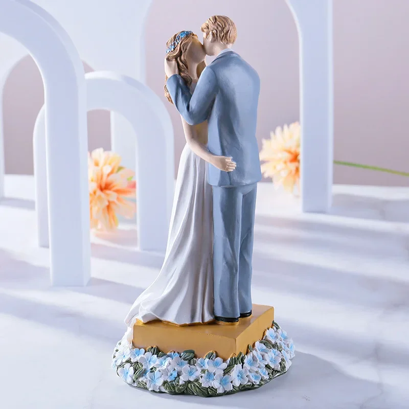 

Imitation Woodcut Character Sculpture, American Style, Home Decoration, Wedding Gifts, Top Cake, Resin Decoration Ornaments