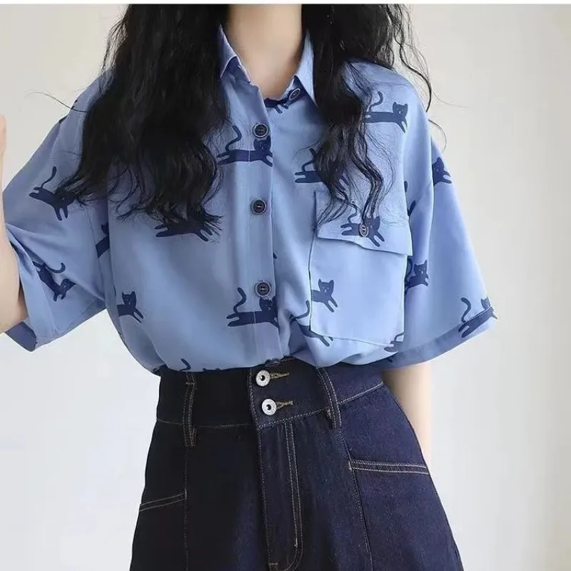 

Женская летняя рубашка с принтом кошек, синяя, свободного кроя, винтажная, на пуговицах, повседневная блузка-топ