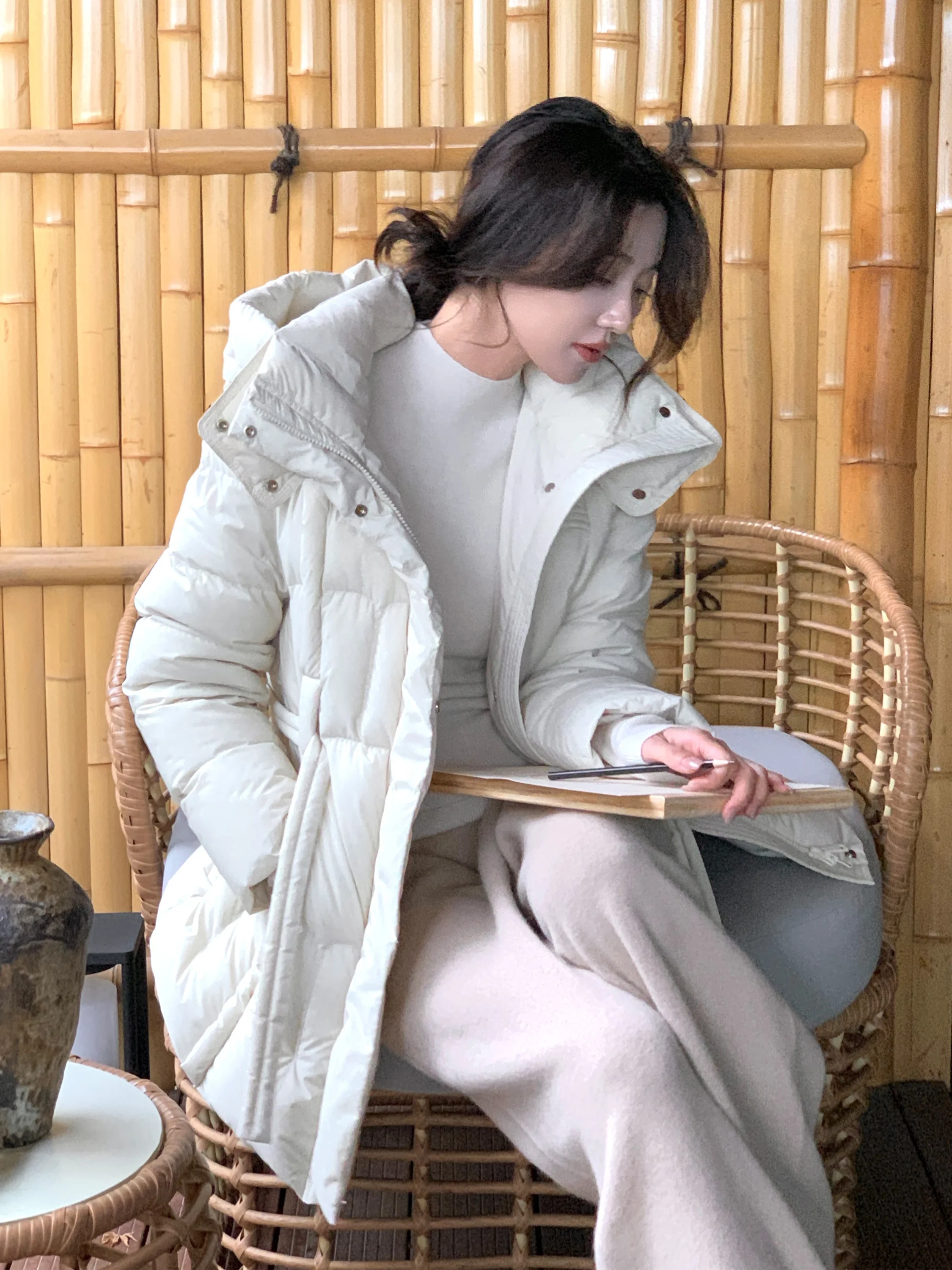 

Теплая утепленная женская куртка-пуховик с капюшоном, на пуховом наполнителе, для повседневной носки, утолщенная, с длинными рукавами, зимняя верхняя одежда.