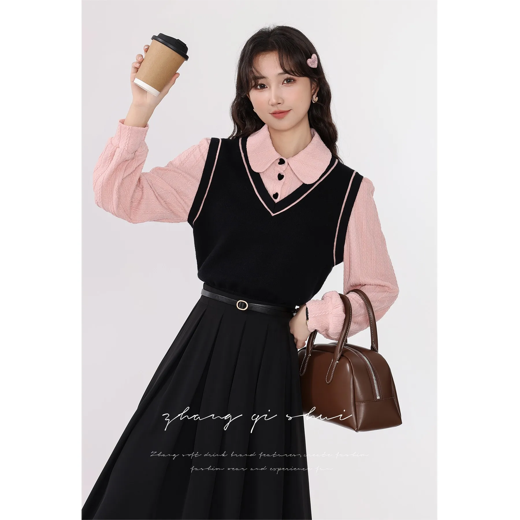 

Осенне-зимняя женская куртка-жакет в стиле колор-блок с эффектной отделкой, очень эффектная, с подкладкой