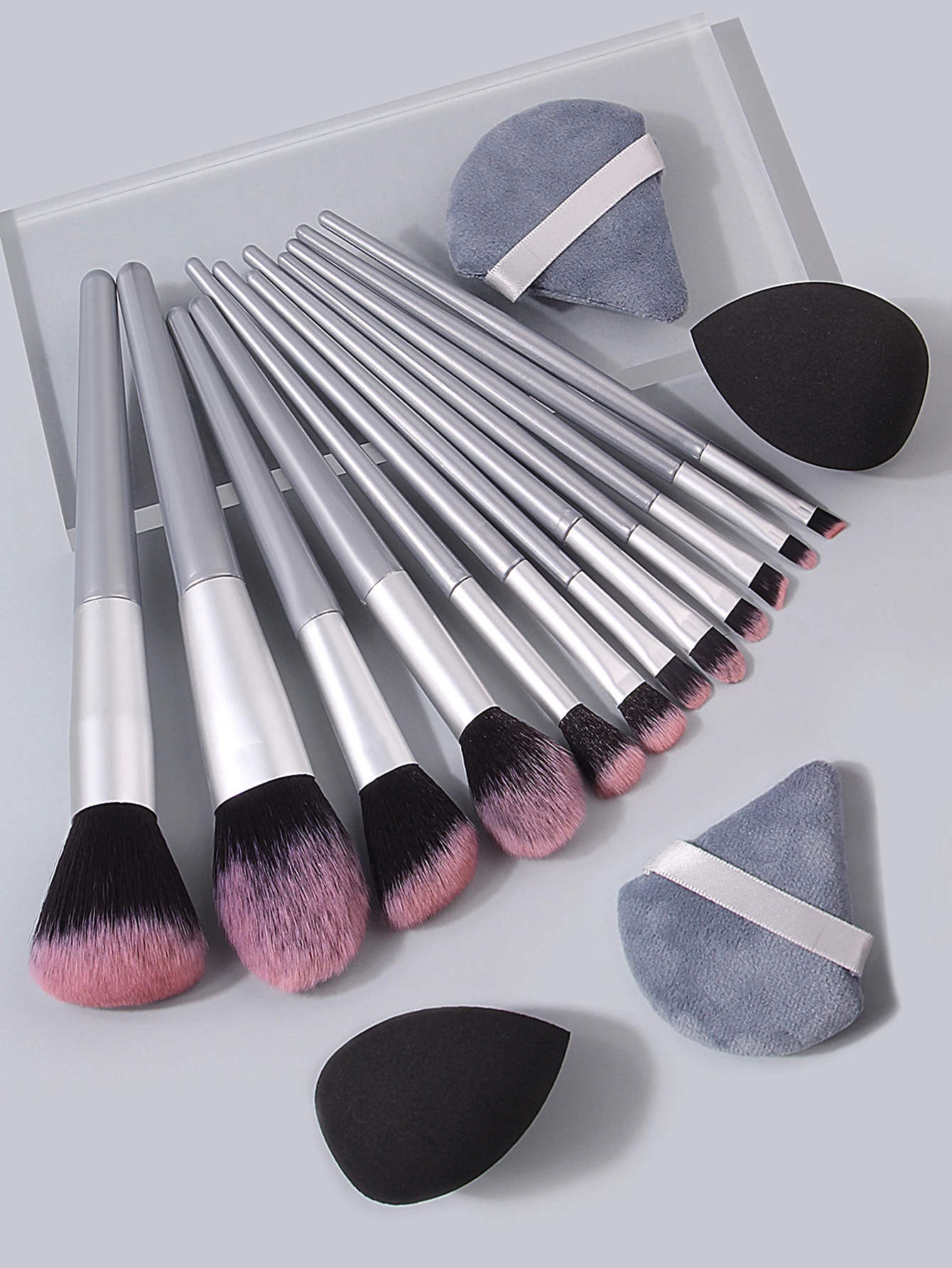 4/12/16PCS Beginner Makeup Tool set: 12PCS soft-bristled makeup brushes +4PCS super soft makeup sponges for daily portable use