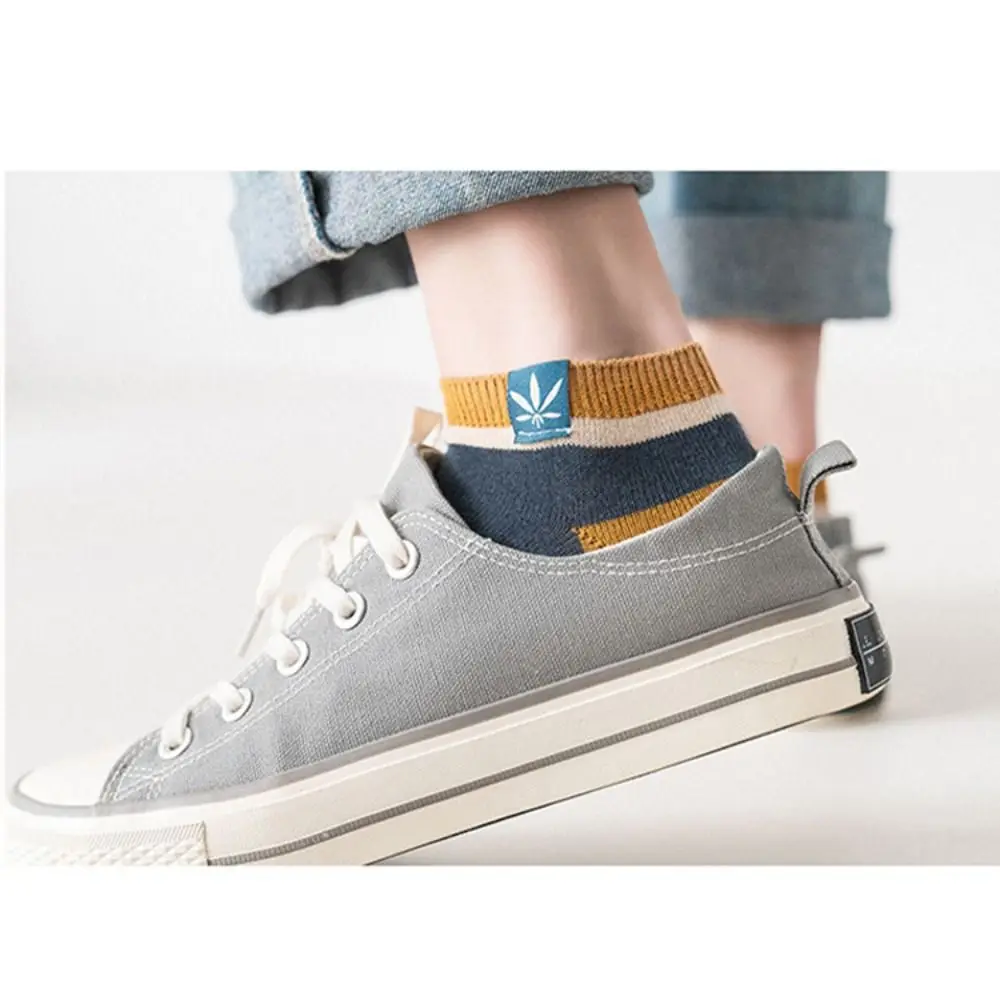 Kaus kaki olahraga pria wanita, 10 pasang kaus kaki pendek daun Maple warna-warni menyerap keringat