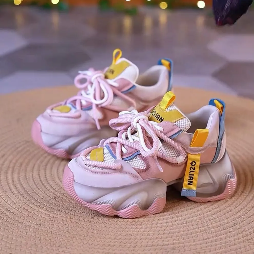 Sapatos esportivos casuais leves e versáteis para mulheres, sapatos de malha respirável, sola grossa, novo, venda quente, primavera, outono, 2024
