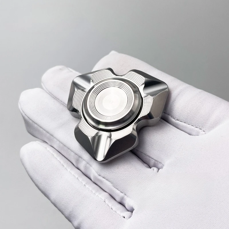 LarkEDC lumière et ombre Valkyrie couteau mécanique en métal motif artisanat trois pages Fidget Spinner jouet de décompression