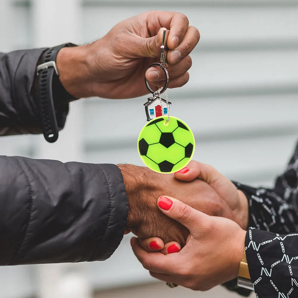 20 قطعة سلسلة المفاتيح العاكسة لكرة القدم قلادة كرة القدم الصغيرة للسلامة الليلية على ظهره ملحق الرياضة في الهواء الطلق والعتاد حلية سحرية #4
