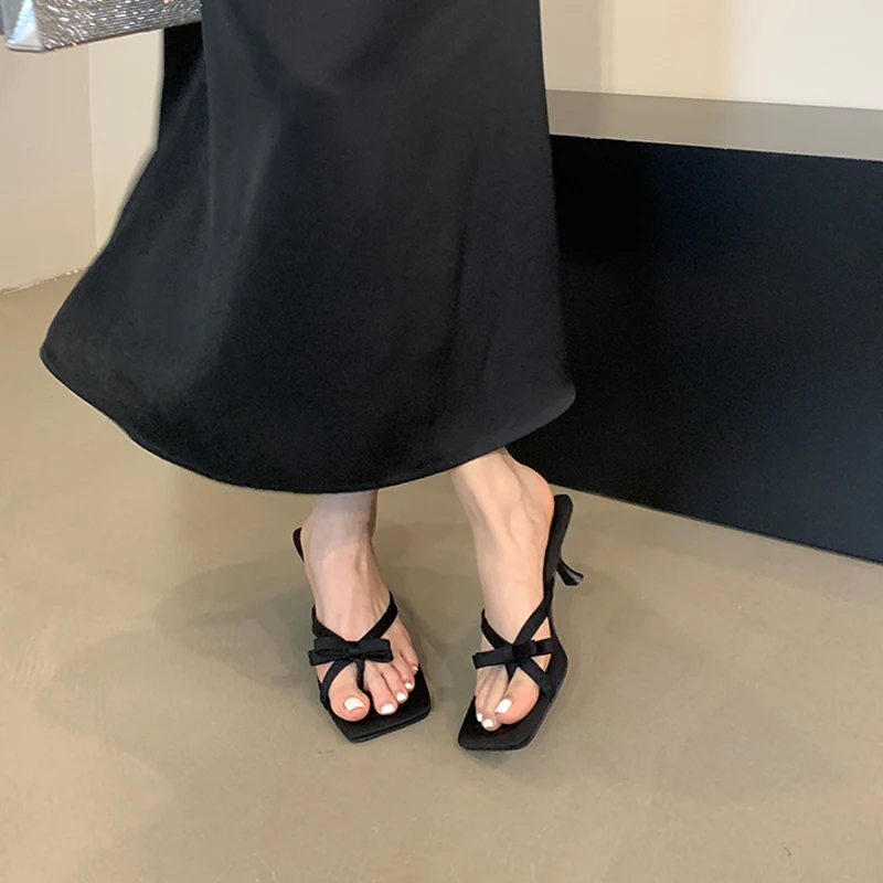 

Sexy Clip Toe Low Heels Silk Slippers Woman Butterfly Knot Sandals Slip On Flip Flops Mules Party Nightclub Designer Shoes