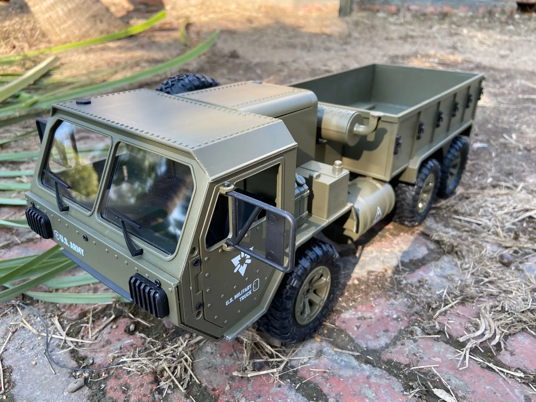 Heavy duty large 45CM military truck, full-time six wheel drive remote control model, electric six wheel drive climbing vehicle,