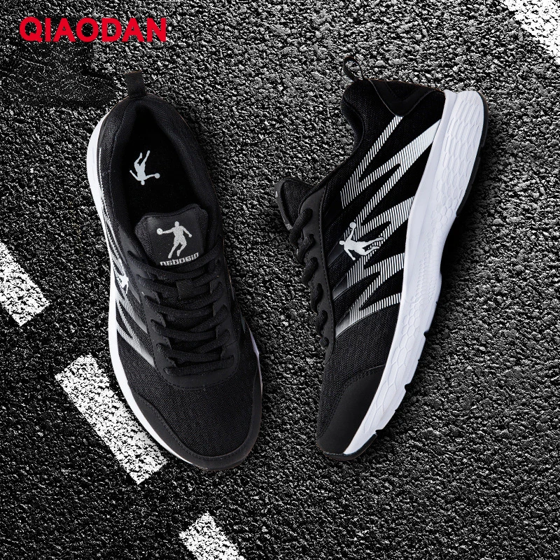 

QIAODAN мужские нескользящие кроссовки, новинка 2025, дышащие кроссовки с сеткой, легкие амортизирующие уютные кроссовки XM3570242