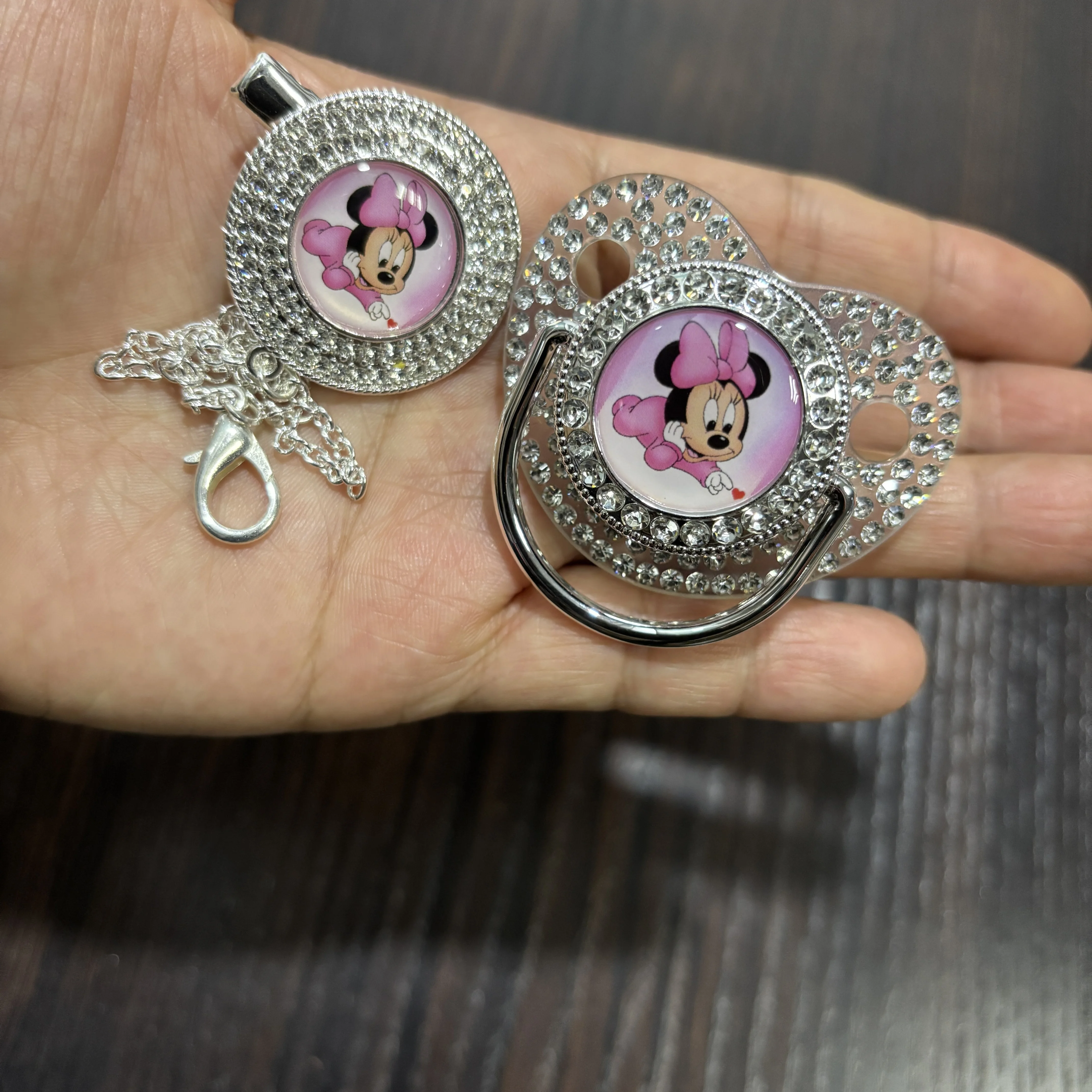 Infant Pacifier with Dust Cap  - đánh giá và giá Newborn Gift Set