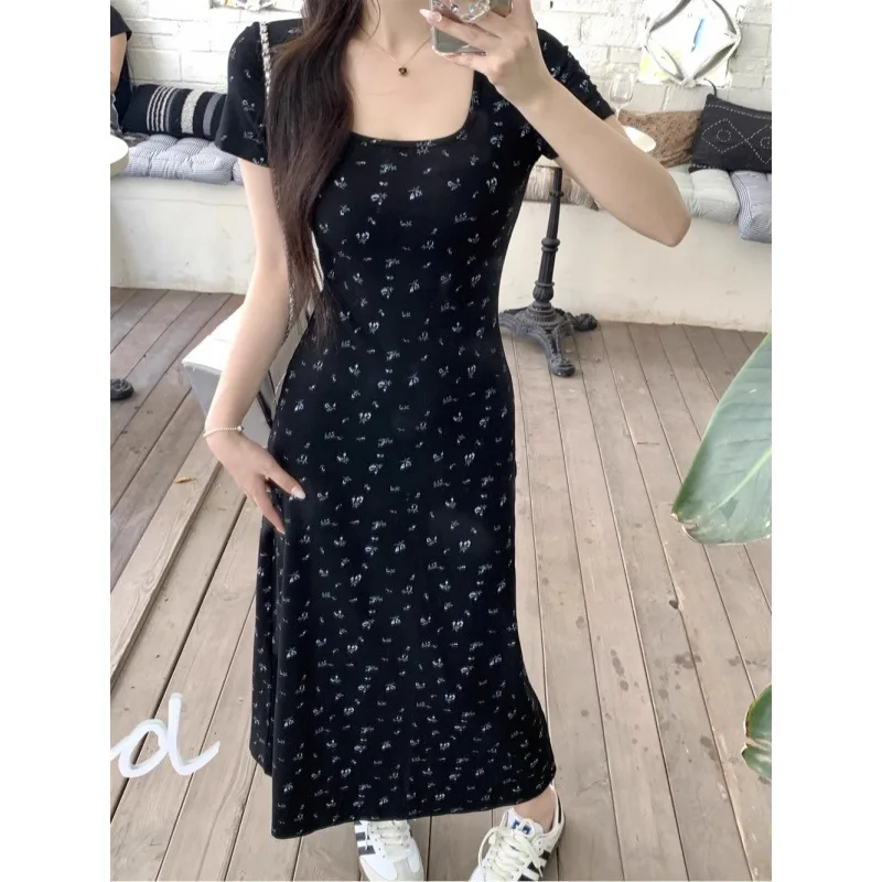 Sweet and Spicy Girl, Floral Short Sleeved Dress for Women in Summer New Sexy Slim Fit and Slimming Short Skirt Wrapped Buttocks