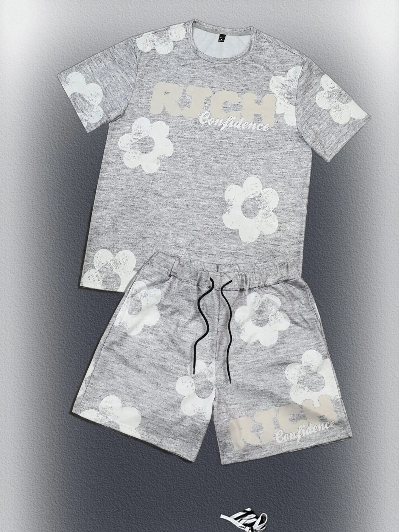 Setelan Kaos dan Celana Pendek Pria Motif Bunga Hitam Putih 2-Piece, Kerah O-neck Lengan Pendek, Celana Pendek Pinggang Elastis