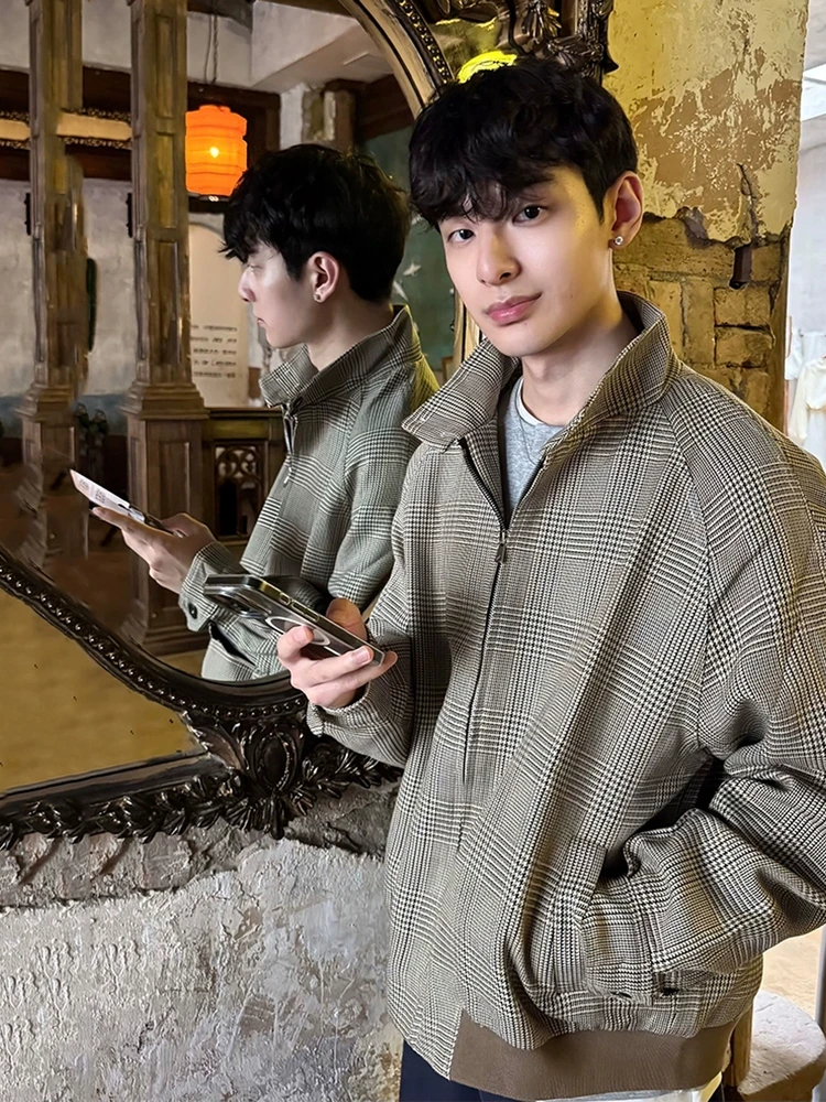 

Мужская куртка в американском стиле с узором «ёлочка», приталенного кроя, с воротником-стойкой, винтажный бейсбольный костюм.