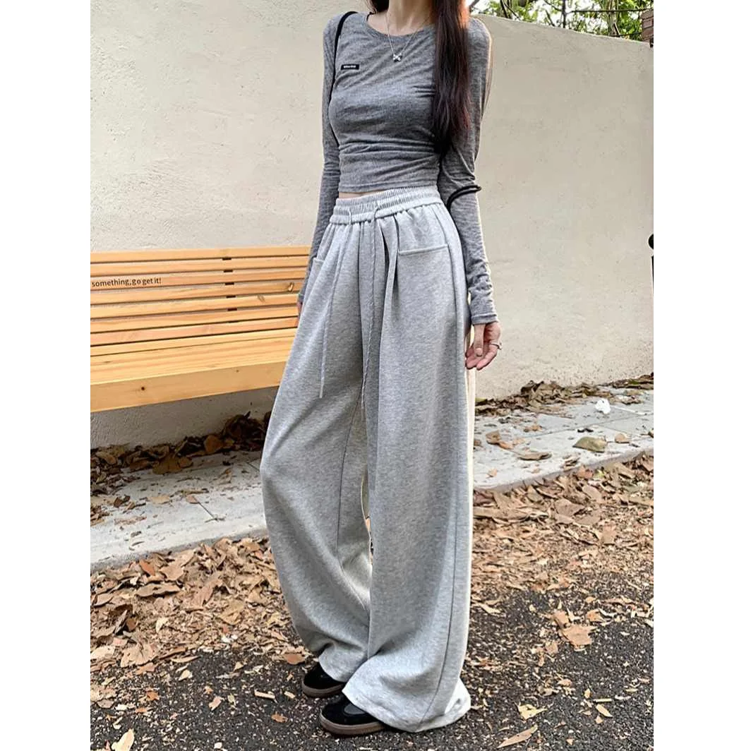 Pantaloni a gamba larga estraibili. Il massimo comfort con elastico in vita e vestibilità lusinghiera e fluida.